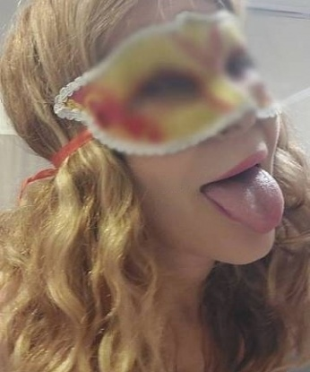 Молодая, сексуальная и игривая красотка ждет тебя для ярких встреч. Готова подарить незабываемые моменты страсти и удовольствия. Звони, не пожалеешь! 227, 40 лет